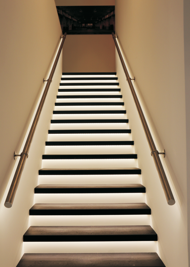 光的知识线性灯光不同场景应用效果展示26楼梯间场景应用