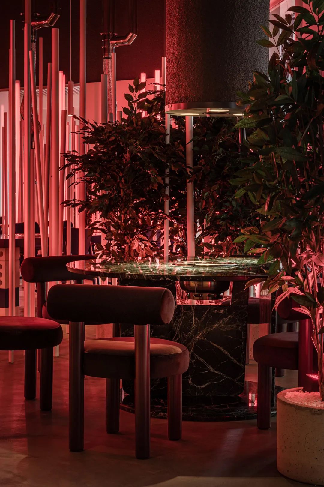 硅酸盐砖、霓虹灯标志、大理石,后现代硬核餐厅,随州灯光设计拍摄案例 | Kimchi韩式餐厅室内设计