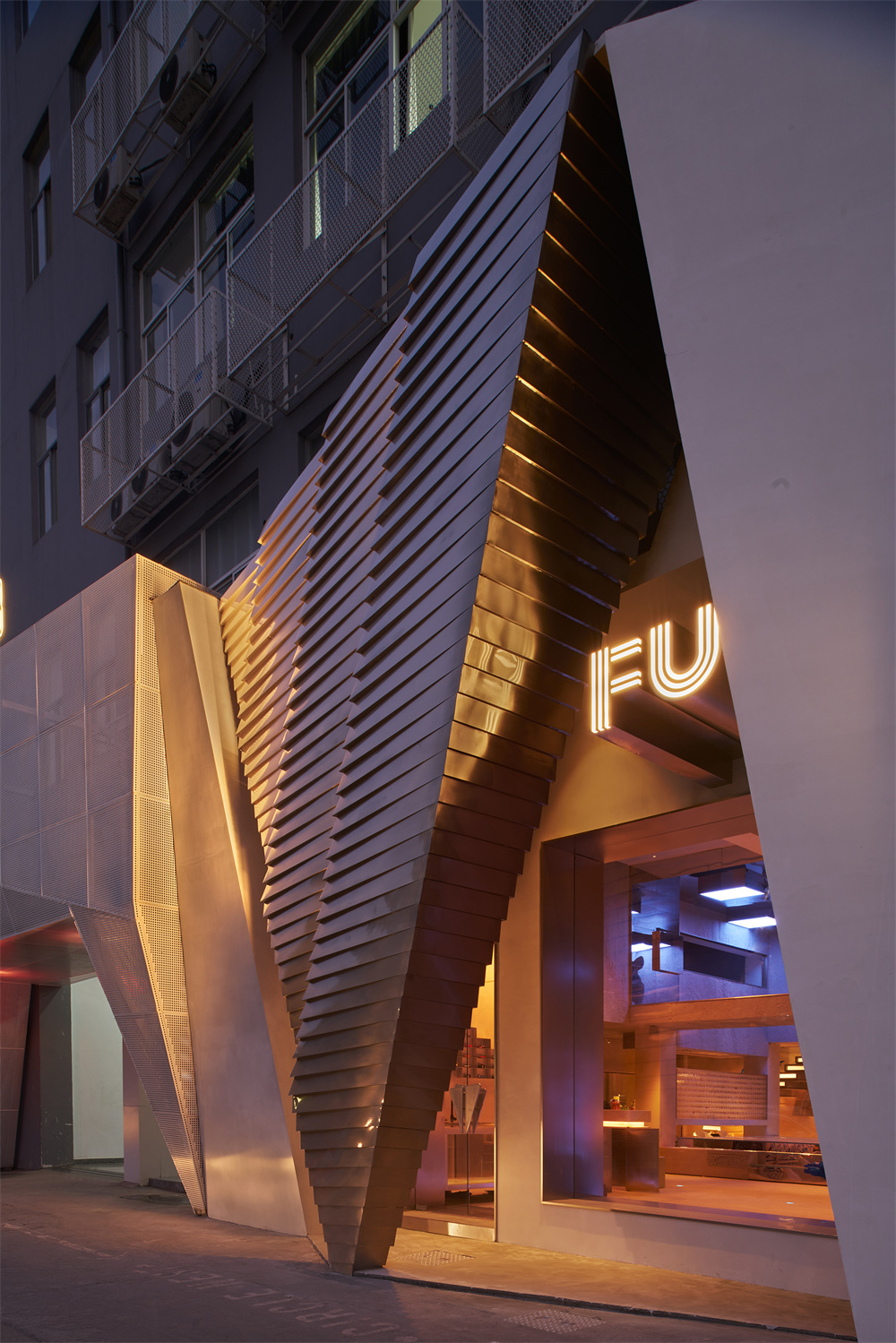 深圳灯光设计拍摄案例 |FU潮玩行为实验室照明设计,不锈钢、镜面、浮雕、雕塑、沙盘,潮流空间